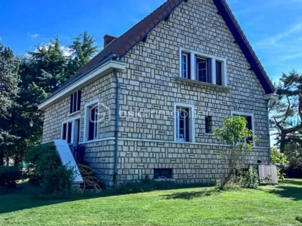 Maison 8 pièces 230 m²