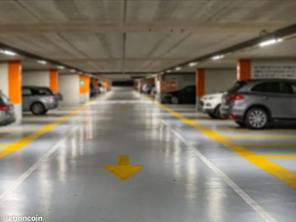 Parking securisé à Pantin. Coté canal
