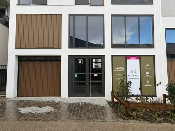 Local industriel 968 m²
