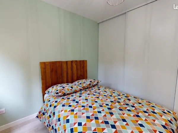 Chambre 6 pièces 92 m²