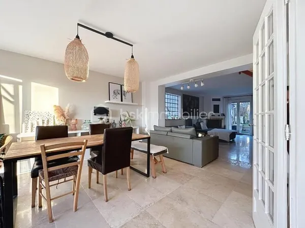 ***MAISON FAMILIALE***