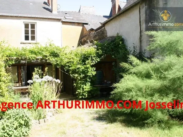 JOSSELIN CENTRE MAISON 5 CHAMBRES AVEC TERR 400 M²