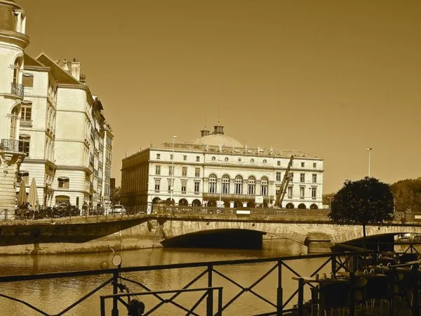 BAYONNE-MAIRIE MURS LIBRES