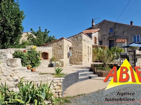 Maison atypique à Foussais-Payré 3 chambres, 2 salles d'eau,