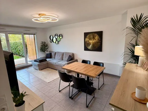 Appartement avec double jardin comme une maison - rénové 2025