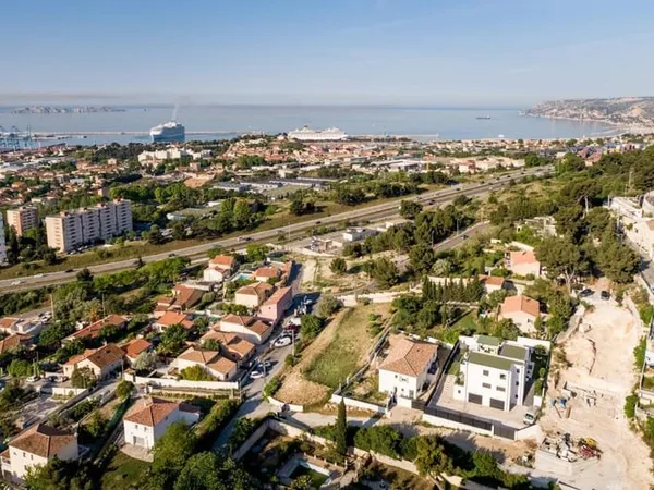 Terrain - 2 600 m² - Evenos (83)