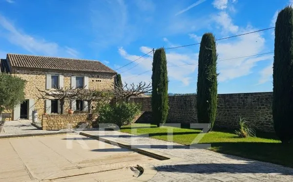 Belle Ferme Provençale avec piscine - restauration de grande qualité