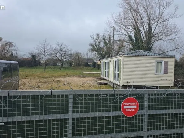 Terrain viabilisé avec mobil-home 3 chambres, permis de construction à Châteauroux - 1 700 m²