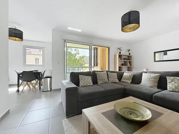 A vendre - Appartement T3 de 67 m² vendu meublé, avec balcon et parking, dans résidence récente (202