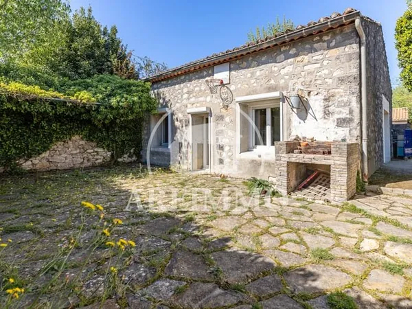 Maison de type 5 de 96 m2 sur une parcelle de 223m2 au centr