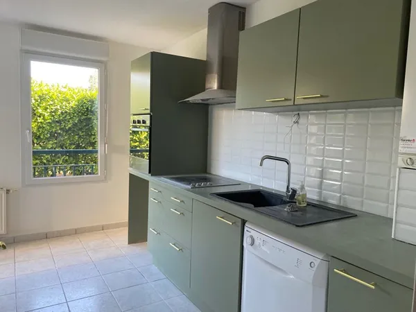 Quartier Montholon appartement 3 pièces en rez-de-jardin avec garage et parking sécurisés