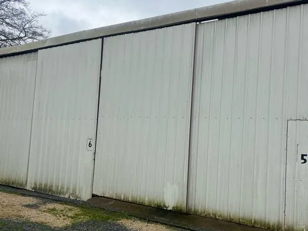 Hangar / dépôt