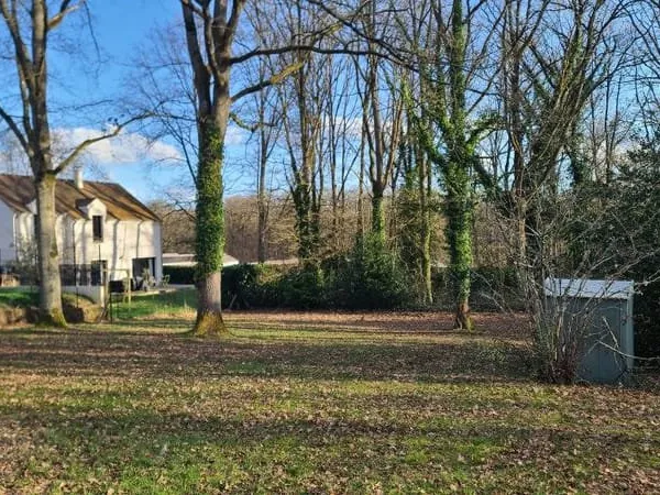 Terrain constructible non viabilisé de 928 m2