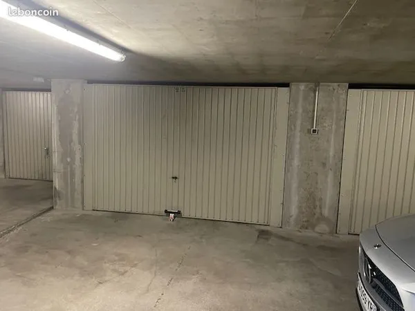 Loue grand garage