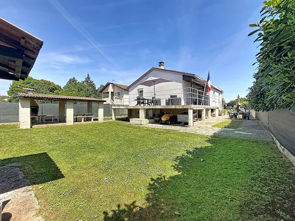 Maison familiale 92m2 sur sous sol complet, terrain piscinable de 1554m2, au calme, 3 chambres