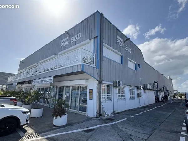 Local commercial 270 m² BAIE MAHAULT