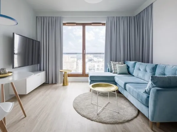 SUPERBE STUDIO PROCHE MAIRIE AVEC GRAND BALCON!