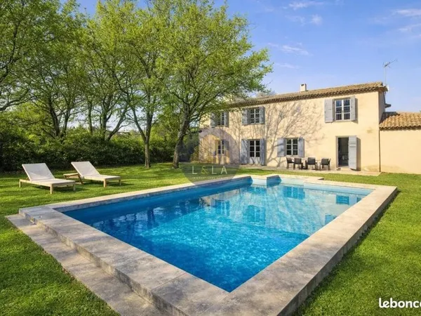 Maison 10 pièces 207 m²