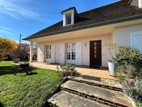 Maison Domerat 6 pièce(s) 145 m2