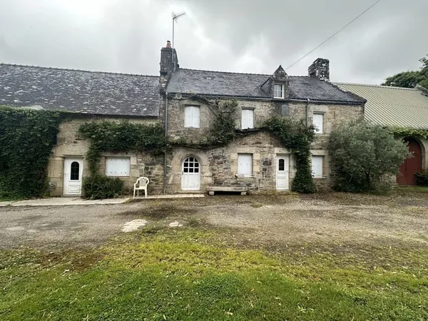 Charmant ensemble immobilier de caractère BAUD