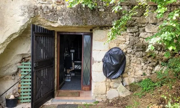 HABITATION TROGLODYTIQUE, CAVES, GROTTES ET TERRAINS