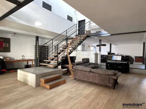 Maison 8 pièces 370 m²
