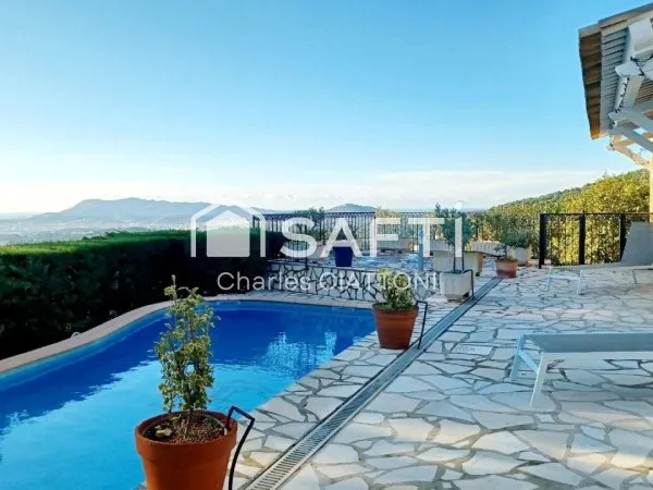 Toulon ouest ,villa traditionnelle dans le secteur très prisé des 4 chemins des routes avec piscine.