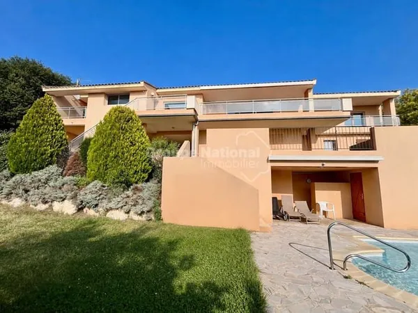 Maison avec vue, Villeneuve-Les-Avignon 7 pièce(s) 268.99 m2 sur terrain de1369 m2 avec piscine et d