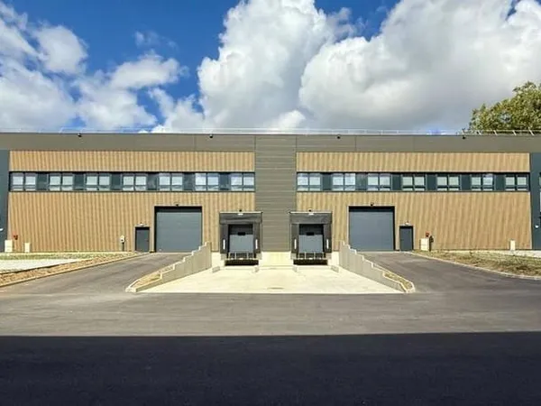 Local d'activité 2223 m²