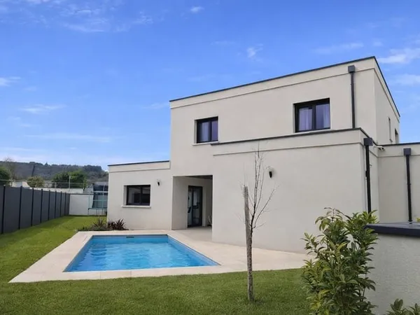 Maison individuelle de 2024, 4 chambres avec piscine et gara