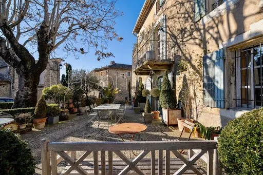 Maison 7 pièces 260 m²