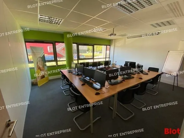 Bureaux 1571 m²