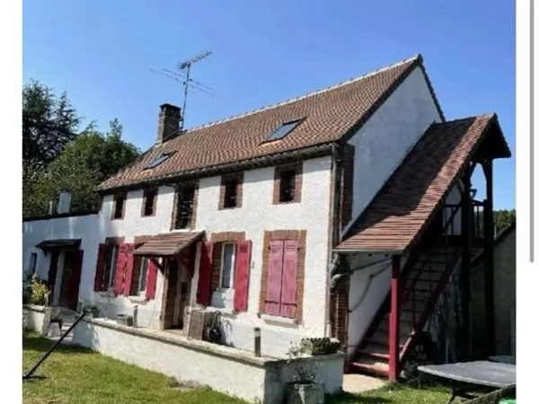 Maison de campagne à moins de 2 heures de Paris à Chailley avec terrasse, jardin et piscine