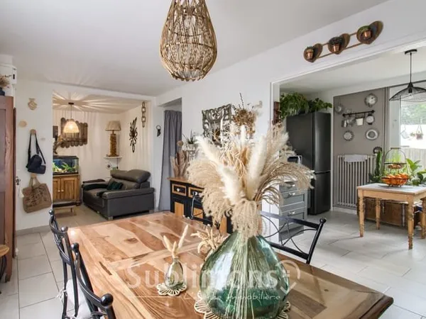 Maison rénovée avec jardin, garage et dépendances