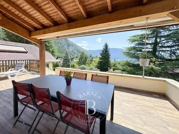 BARNES Aix les Bains - VUE LAC & MONTAGNES - MAISON FAMILIALE AVEC PISCINE INTÉRIEURE