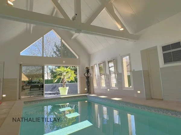 Jargeau, proche ORLEANS, maison d architecte A vendre, de 215 m² avec piscine intérieure, Terrain de