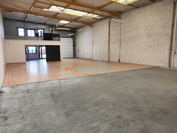 A LOUER Local commercial de 358m² situé à Pontault-Combault