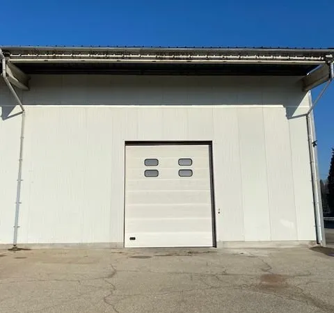 Local pour activité de stockage