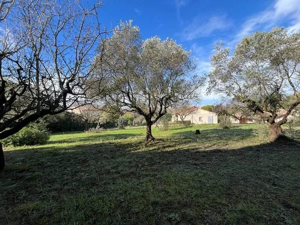 Terrain 801 m²