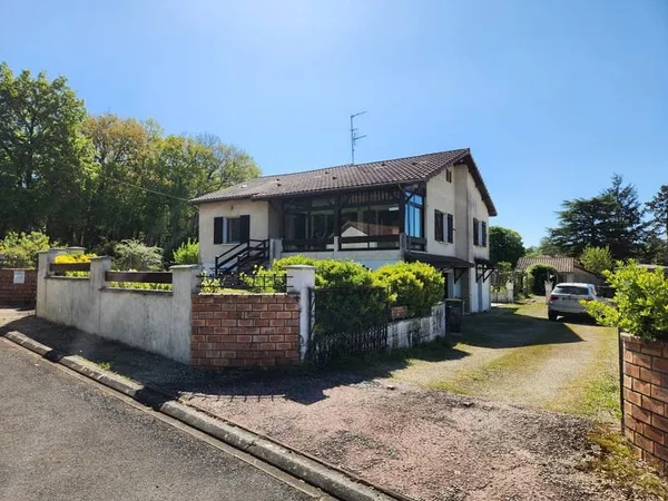 Vouleme - Maison de 5 chambres avec sous-sol, jardin privé, possibilité d'opportunité d'affaires/gît