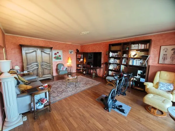Spacieux Appartement T3 - 79,5 m² - Balcon + Garage - 1er étage