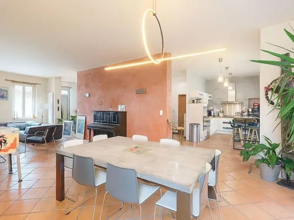 Maison 5 pièces 216 m²