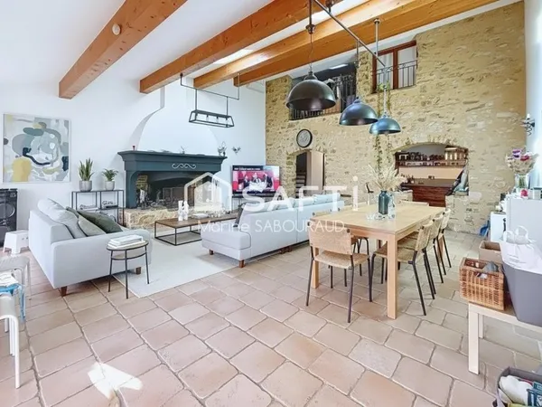 Maison avec charme et praticité