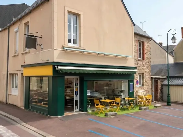 LOCAL COMMERCIAL 107m² - AUCUN PAS DE PORTE - PARKING - FORTE VISIBILITÉ
