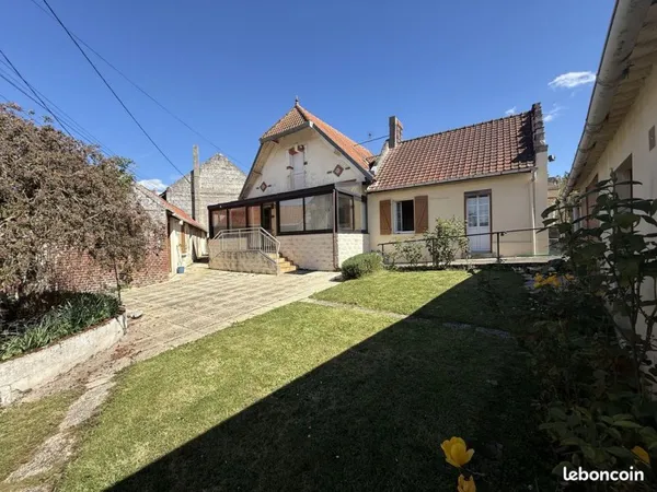 Corps de ferme spacieux avec terrasse et jardin | 141m² | Parking