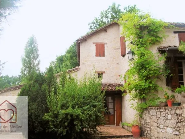 Belle propriété en pierre avec écuries,sur 4.5 hectares clos à Saint Clair