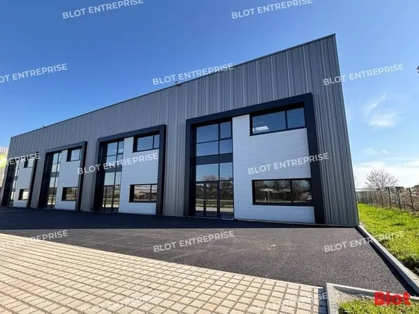 Entrepôt 220 m²