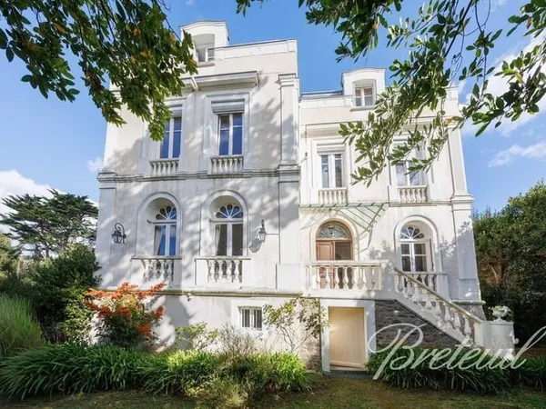 Maison 13 pièces 316 m²