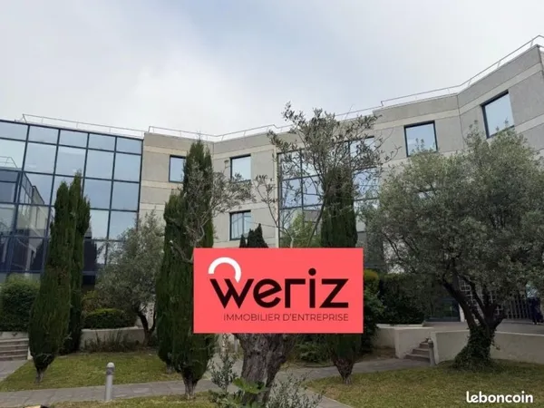 Bureau 737 m²