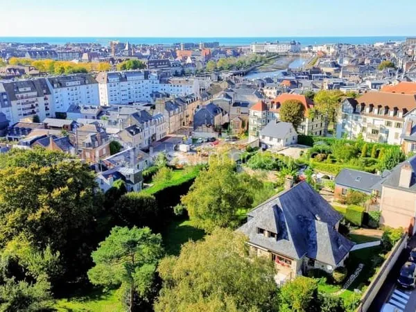 Plein centre, maison familiale av 5 ch sous-sol et jardin clos arboré !